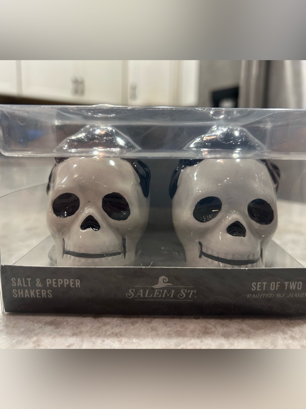 “New” Salem St. White Skull Salt & Pepper Shaker Set